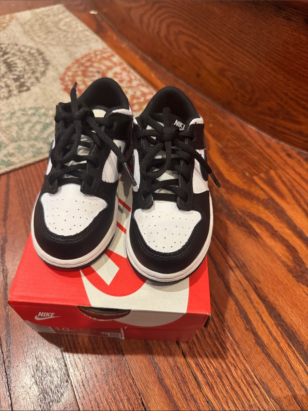 Nike Kids Black and White Low-Top Dunk Sneakers - Iconic Two-Tone kids size 10.